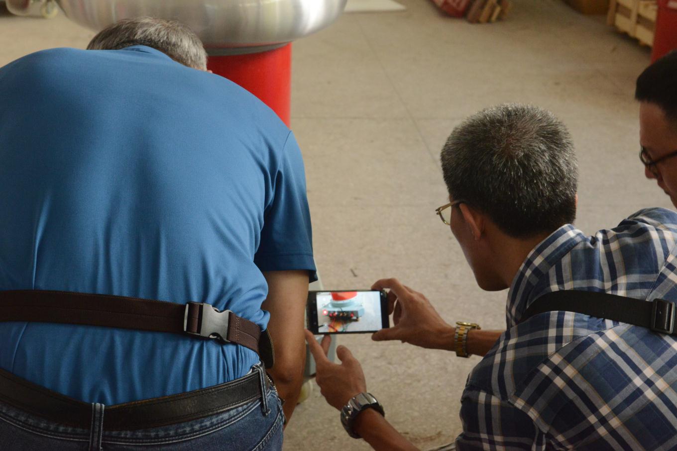 客戶(hù)現(xiàn)場(chǎng)體驗(yàn)無(wú)局放試驗(yàn)裝置