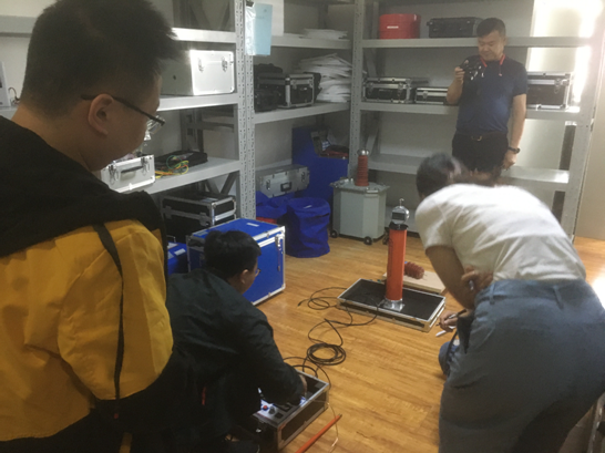 直流高壓發(fā)生器試驗現場